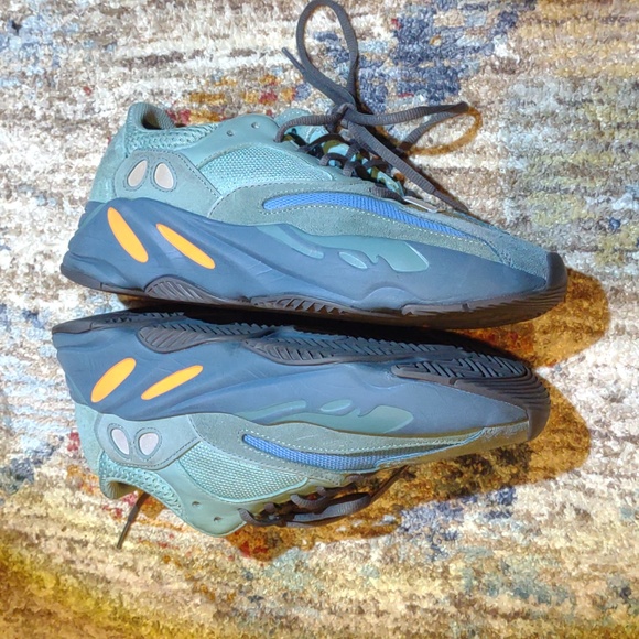 Adidas Yeezy Boost 700 - Picture 4 of 7